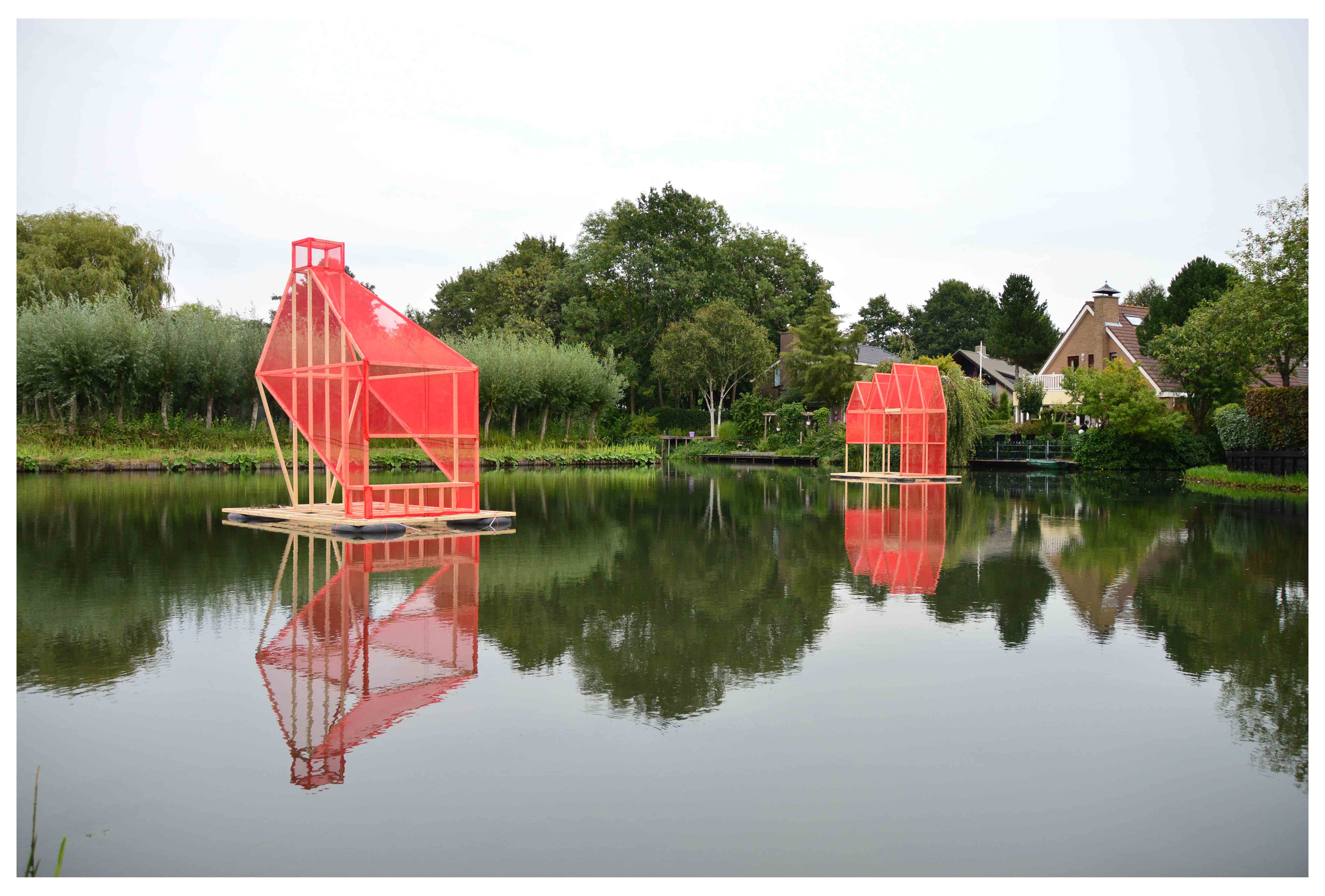 El artista y arquitecto Oscar Abraham Pabón presentó esculturas flotantes en Holanda