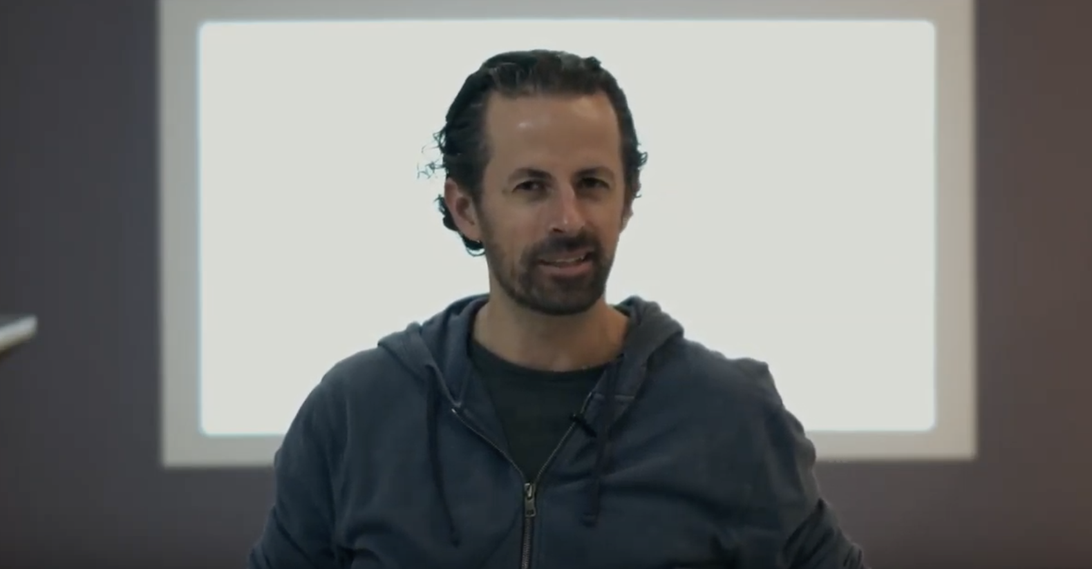 Lucas Ospina: “Hay un filo peligroso con la identidad”. Cruzando la línea en 45SNA