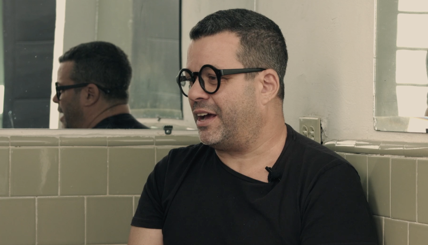 Sostener el arte desde los afectos. Entrevista con Luis Romero