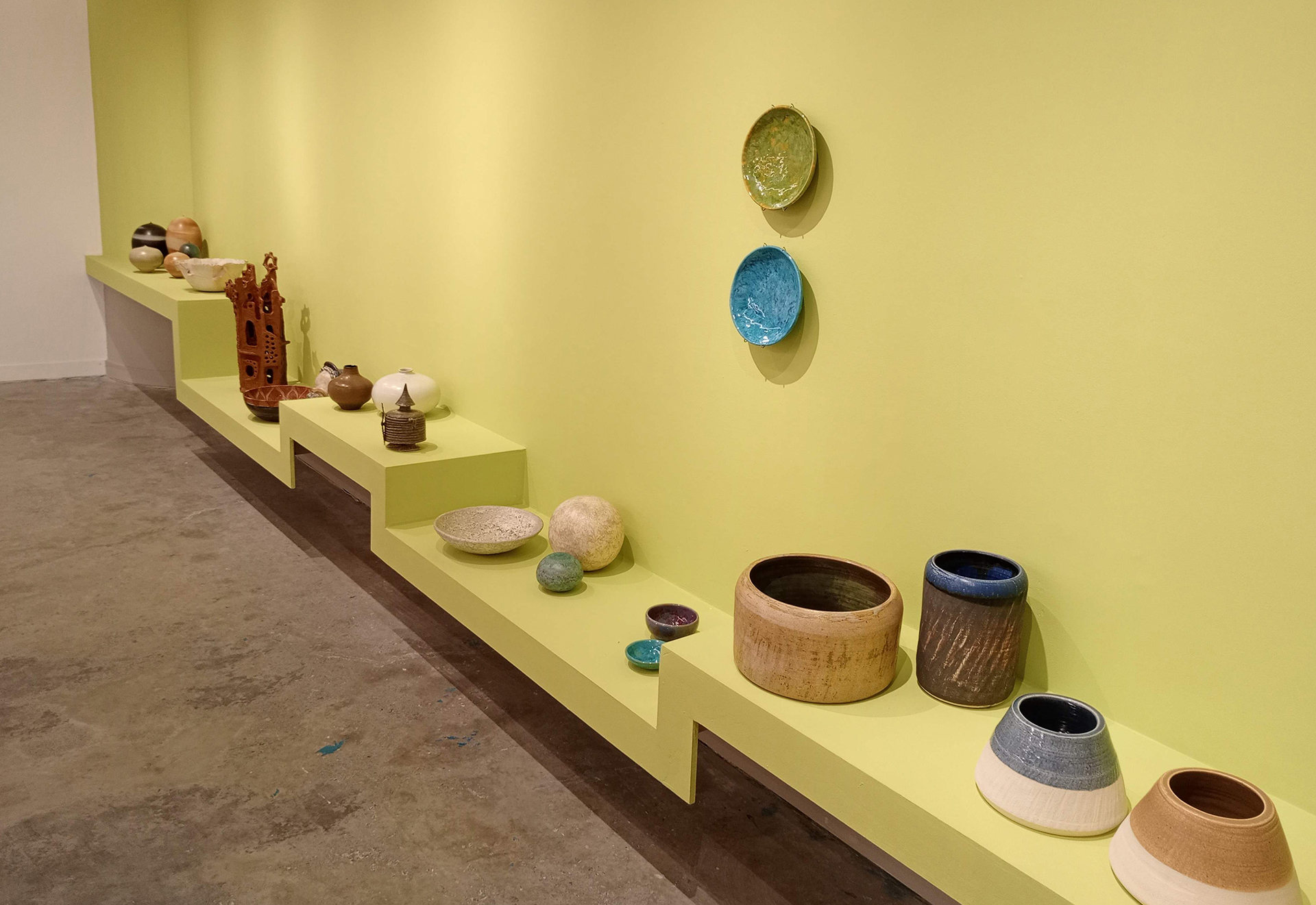 Formas de un siglo inquieto: 50 años de investigación de la cerámica en la Colección Juan Carlos Láncara